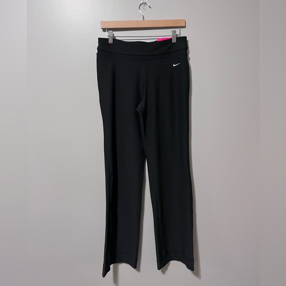 Nike Be Strong Fit Dry Regular Fit Flared Leg Mid Rise Black Leggings - Picture 3 of 11